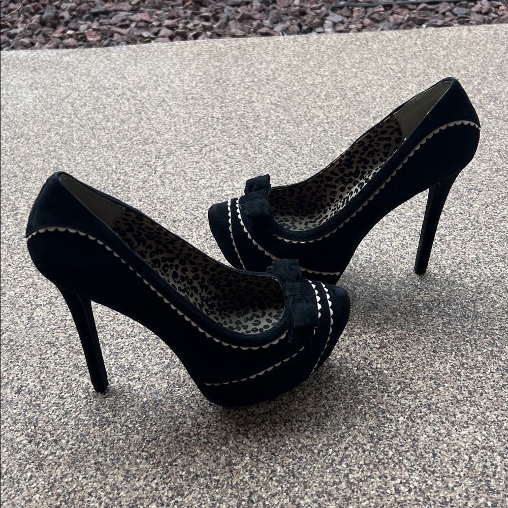 JESSICA SIMPSON Black High Heels with Bow Accent - Picture 7 of 13